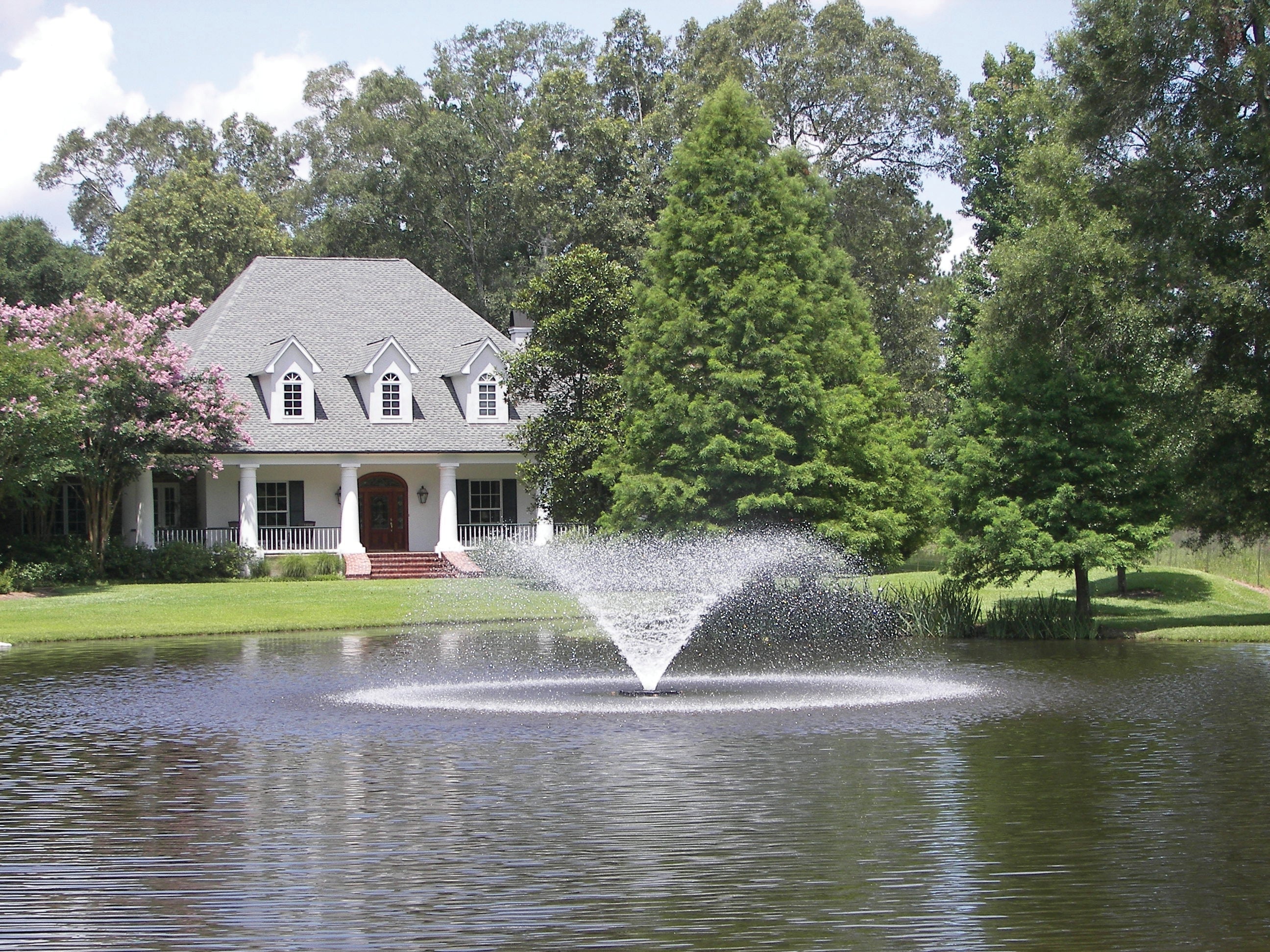 Photo of Kasco VFX Series Floating Fountains - (240V): 3/4 HP - 5 HP - Marquis Gardens